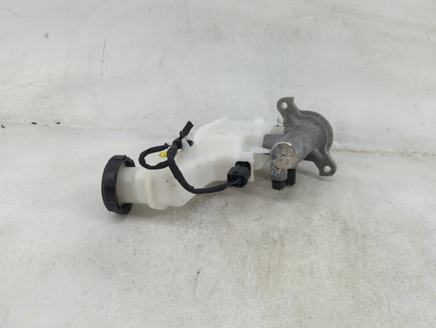 2024 Hyundai Kona Brake Master Cylinder 1489126 - Oemusedautoparts1.com