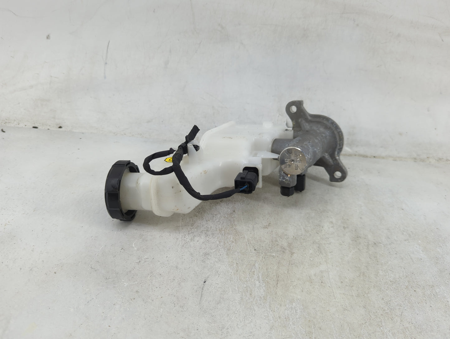 2024 Hyundai Kona Brake Master Cylinder 1489126 - Oemusedautoparts1.com