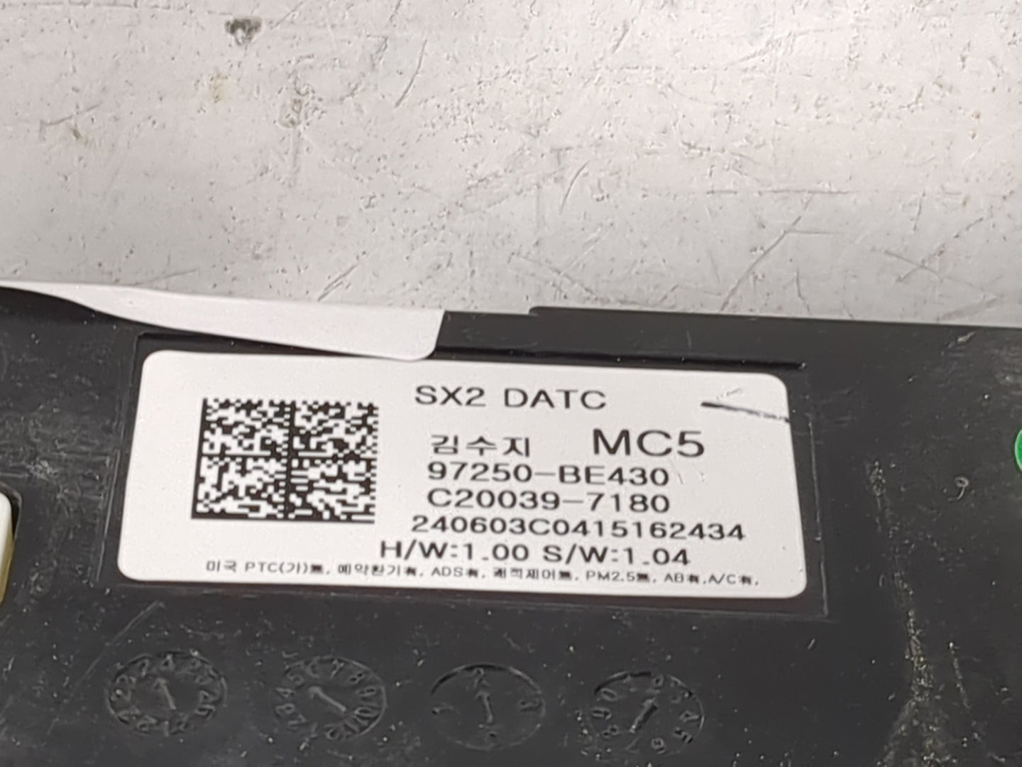 2024 Hyundai Kona Climate Control Module Temperature AC/Heater Replacement P/N:97250-BE430 C20039-7180 Fits OEM Used Auto Pa