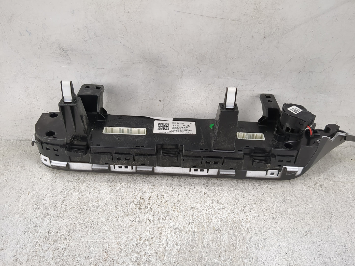 2024 Hyundai Kona Climate Control Module Temperature AC/Heater Replacement P/N:97250-BE430 C20039-7180 Fits OEM Used Auto Pa