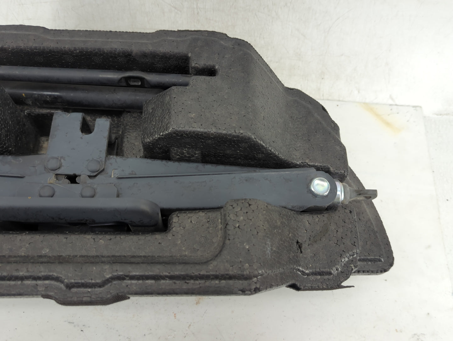 2024 Hyundai Santa Cruz Spare Scissor Car Jack - Oemusedautoparts1.com
