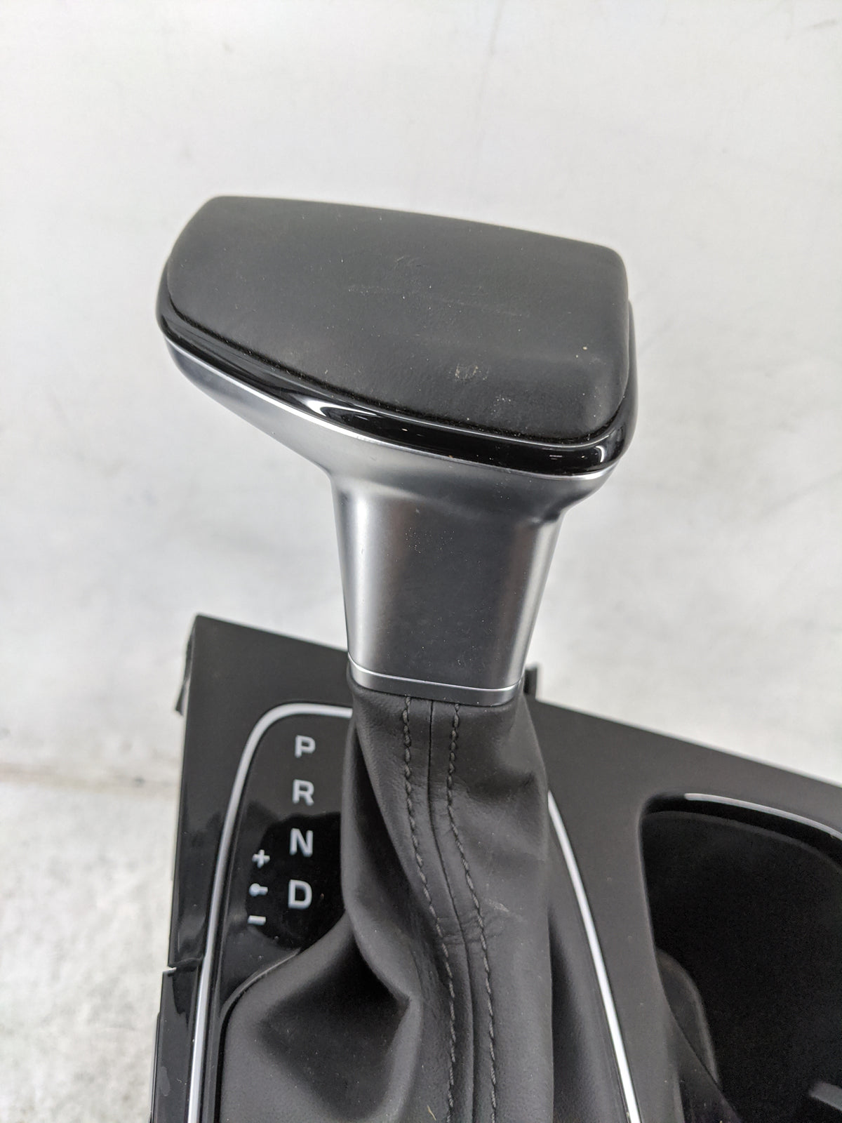2024 Hyundai Santa Cruz Floor Console Assembly Shifter - Oemusedautoparts1.com