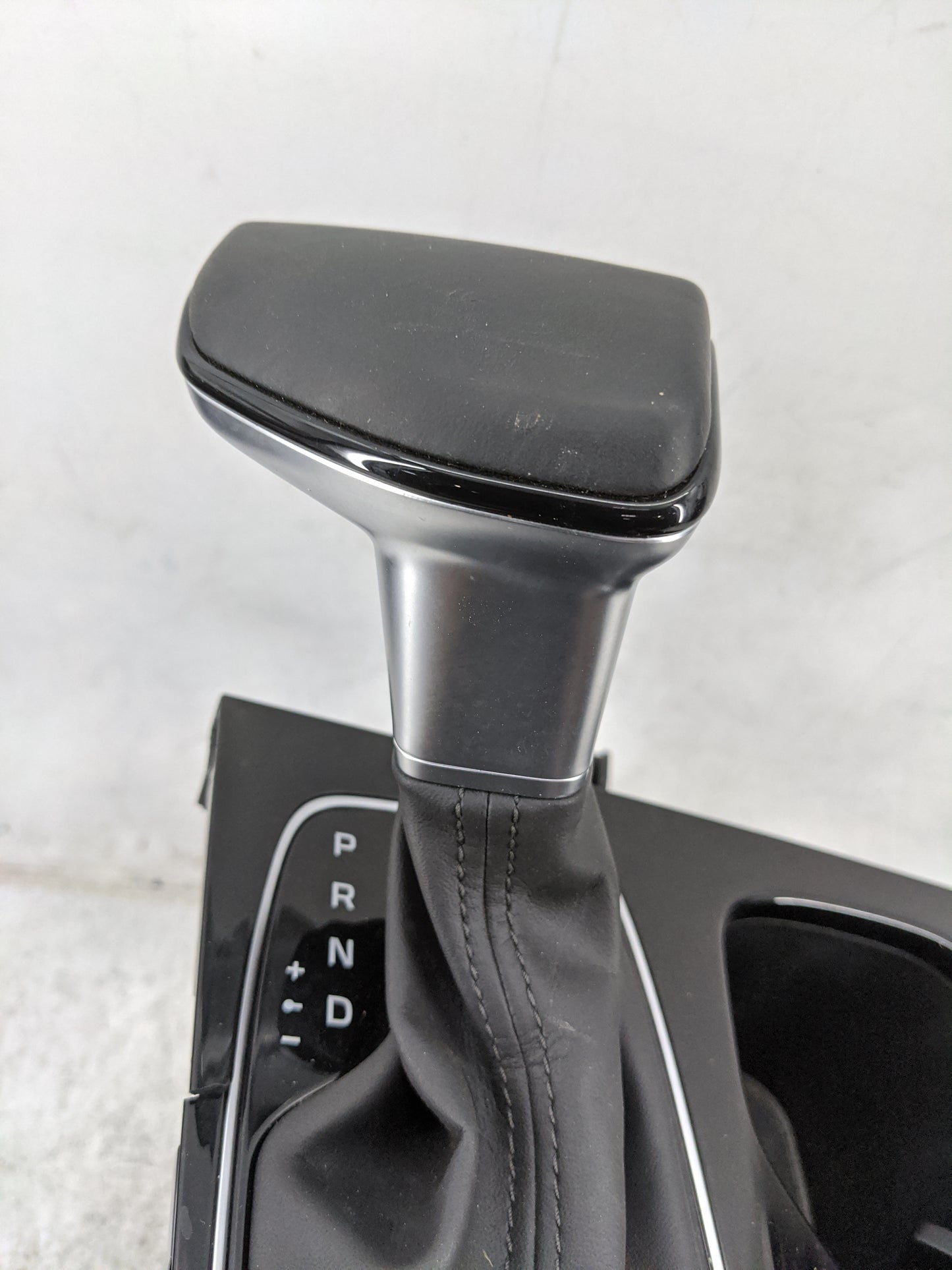 2024 Hyundai Santa Cruz Floor Console Assembly Shifter - Oemusedautoparts1.com
