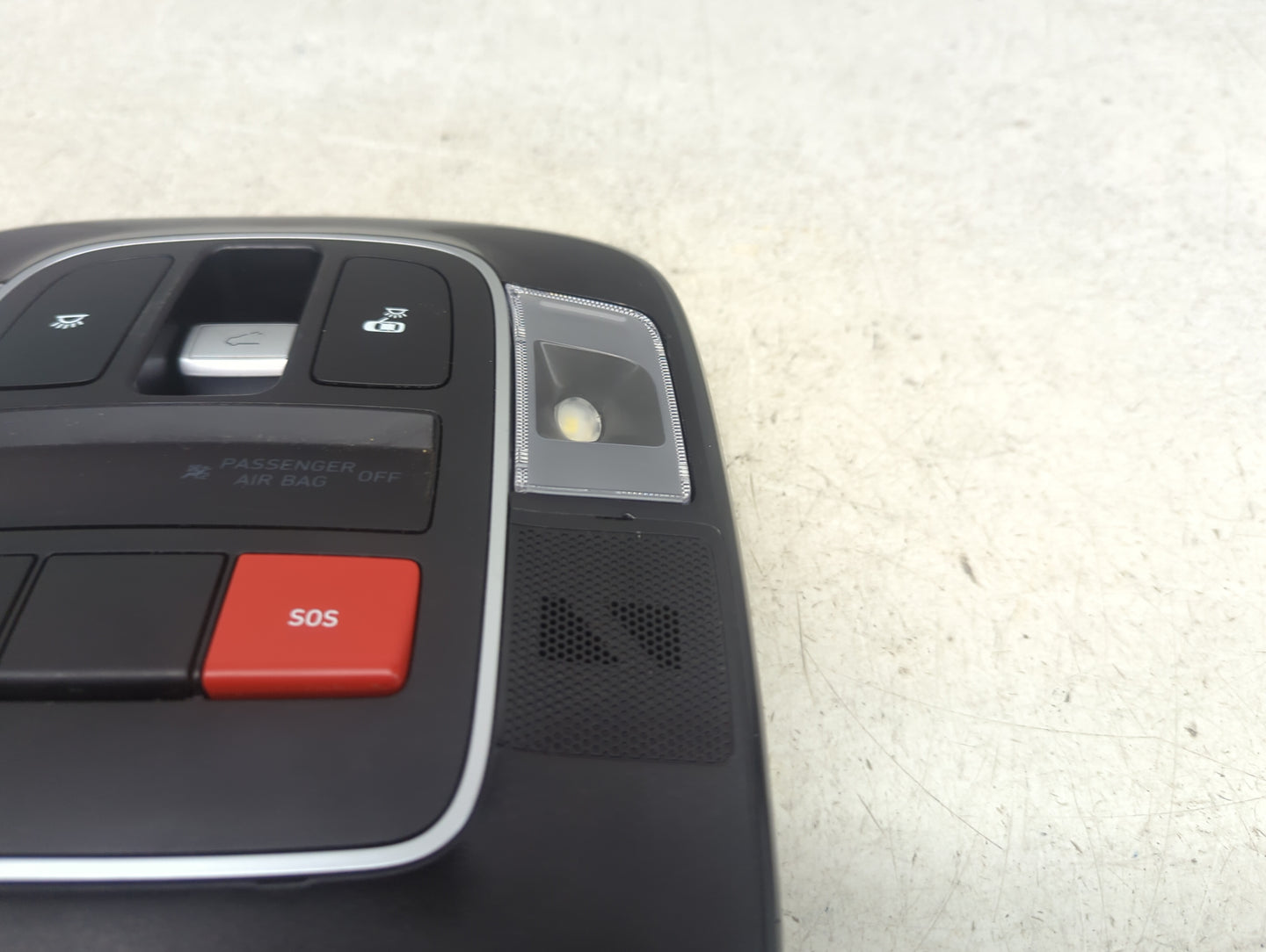 Hyundai Santa Cruz Overhead Roof Console Interior Dome Light Black - Oemusedautoparts1.com
