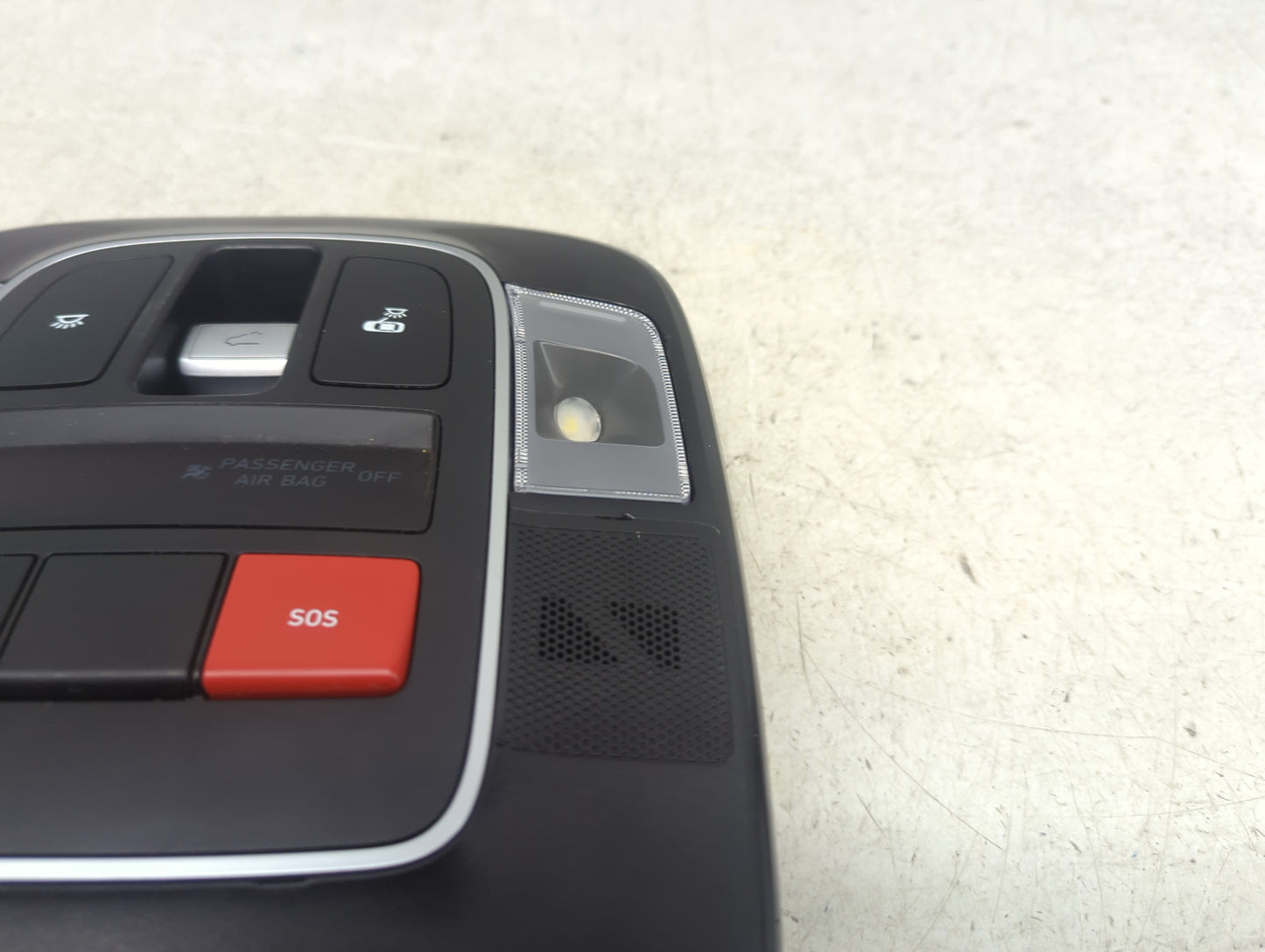 Hyundai Santa Cruz Overhead Roof Console Interior Dome Light Black - Oemusedautoparts1.com