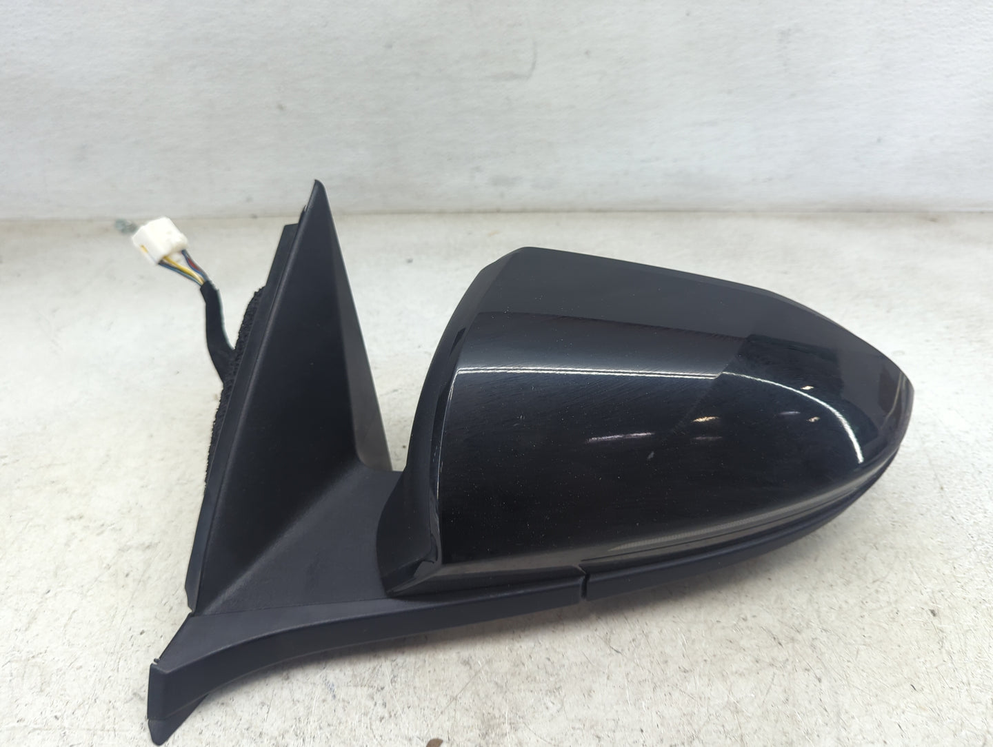 2024 Hyundai Santa Cruz Driver Side View Mirror - Left Door Mirror OEM Used - Oemusedautoparts1.com