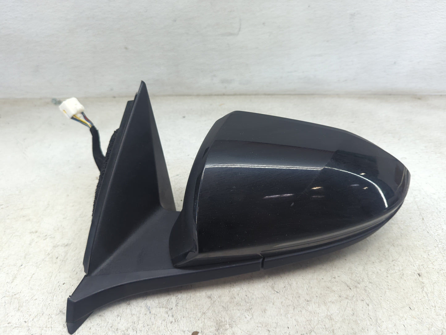 2024 Hyundai Santa Cruz Driver Side View Mirror - Left Door Mirror OEM Used - Oemusedautoparts1.com