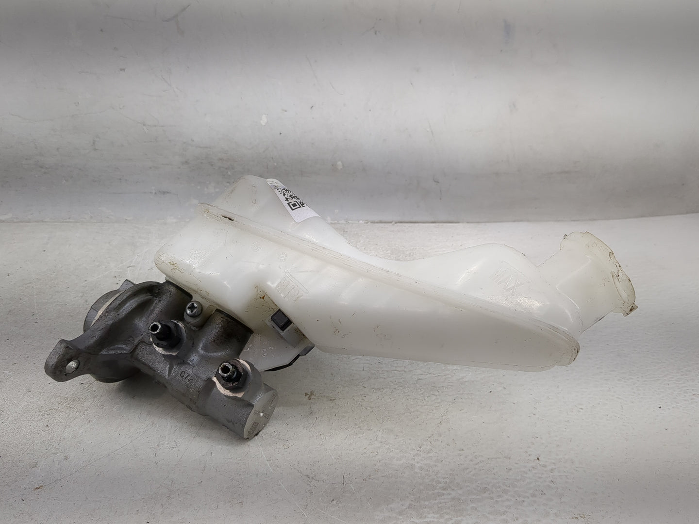 2021-2021 Hyundai Santa Fe Brake Master Cylinder 1420293 - Oemusedautoparts1.com