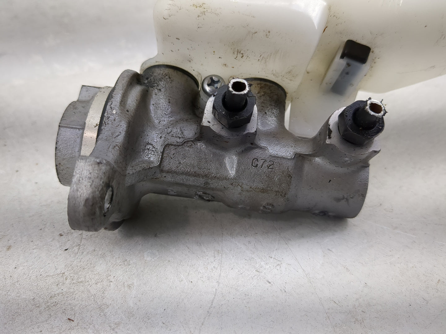 2021-2021 Hyundai Santa Fe Brake Master Cylinder 1420293 - Oemusedautoparts1.com
