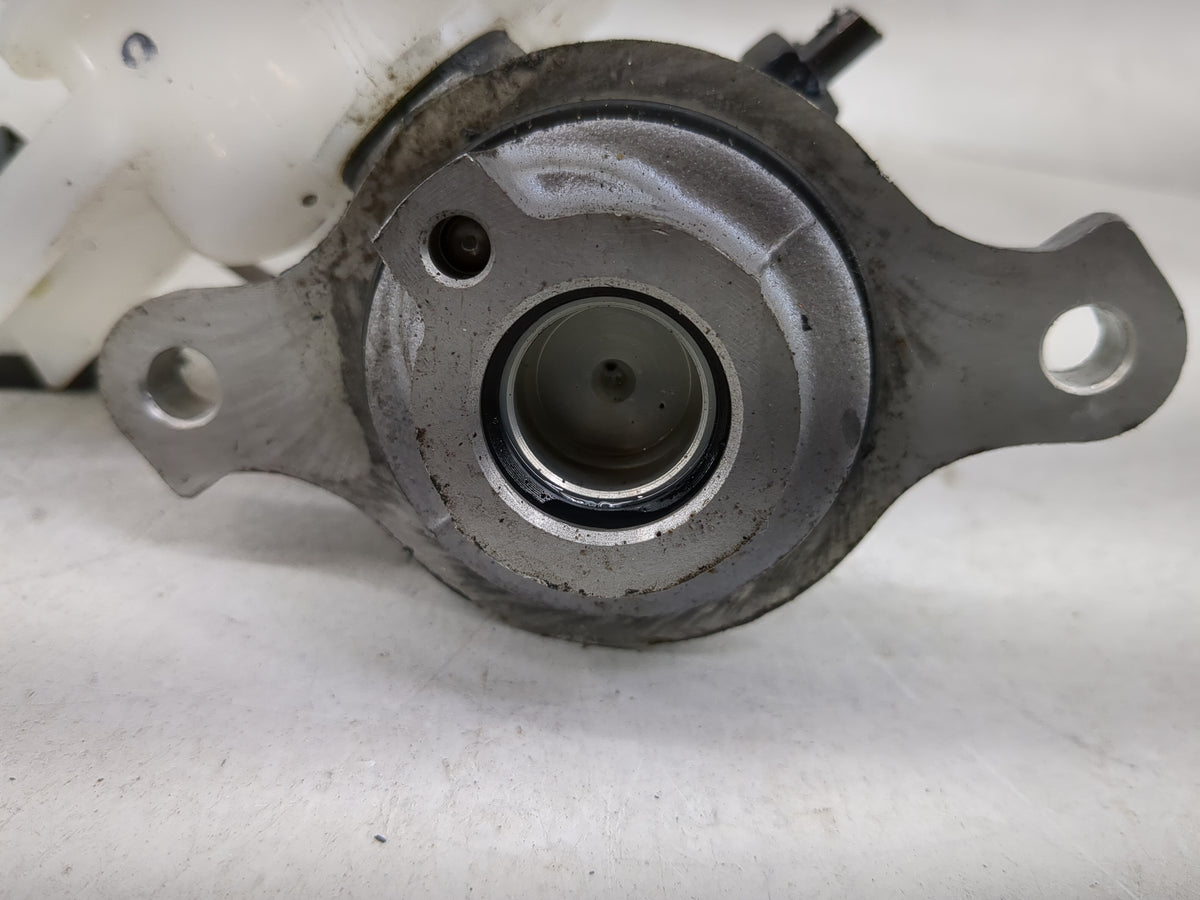 2021-2021 Hyundai Santa Fe Brake Master Cylinder 1420293 - Oemusedautoparts1.com
