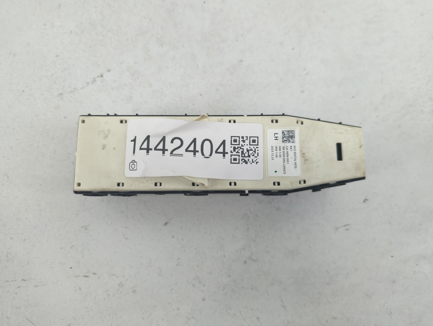 2024 Hyundai Sonata Master Power Window Switch Replacement Driver Side Left P/N:93570L1670 Fits OEM Used Auto Parts - Oemuse