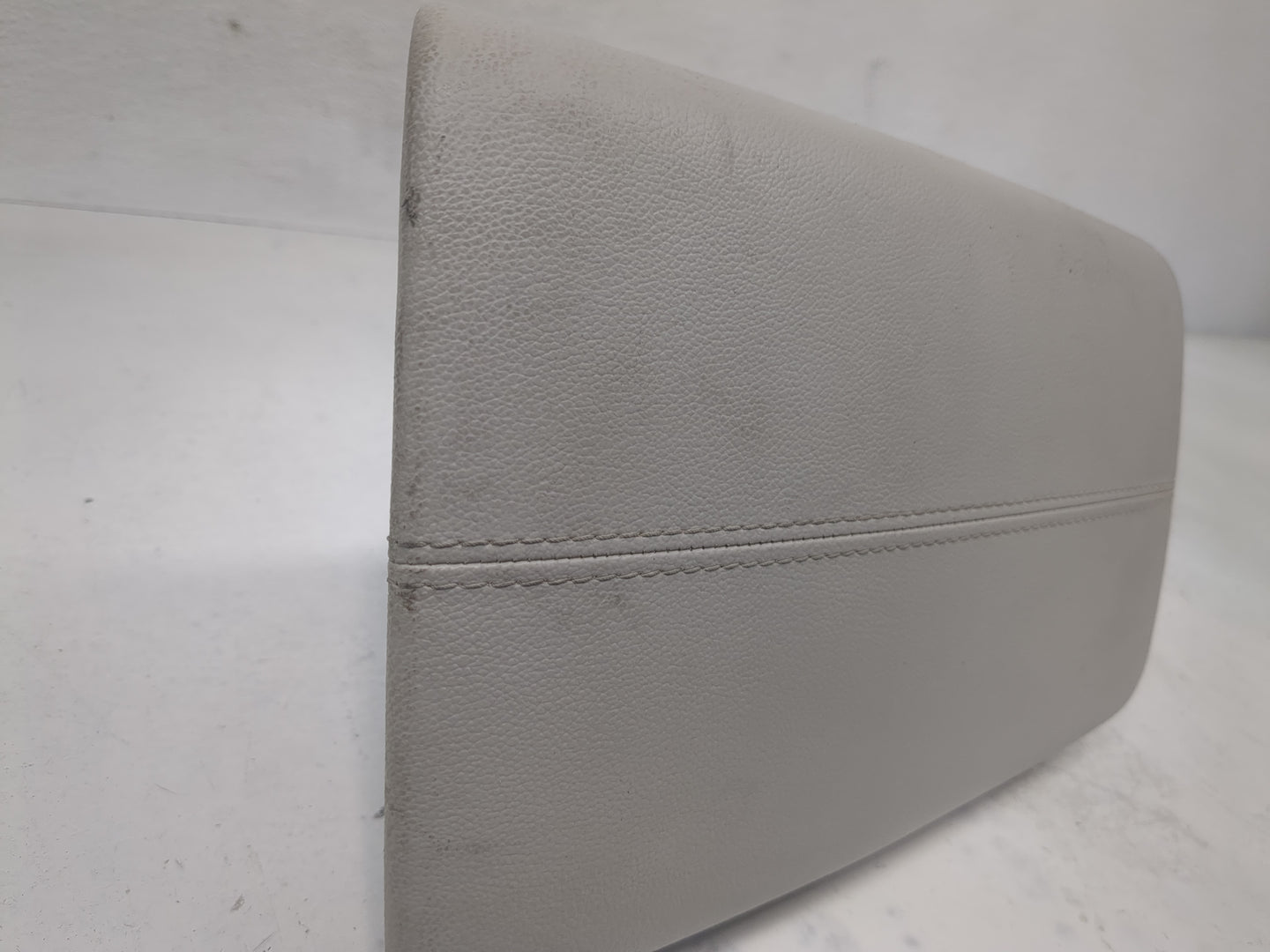 2022 Hyundai Tucson Center Console Armrest Cover Lid Fits OEM Used Auto Parts - Oemusedautoparts1.com