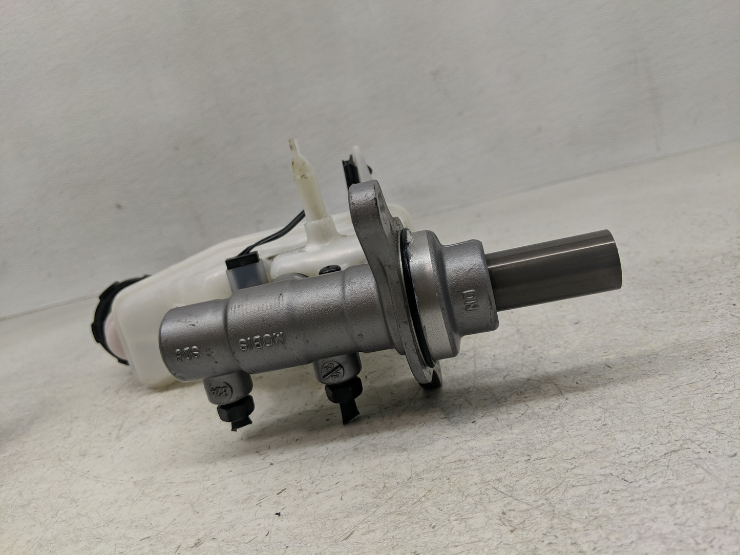 2022-2022 Hyundai Tucson Brake Master Cylinder 1302539 - Oemusedautoparts1.com