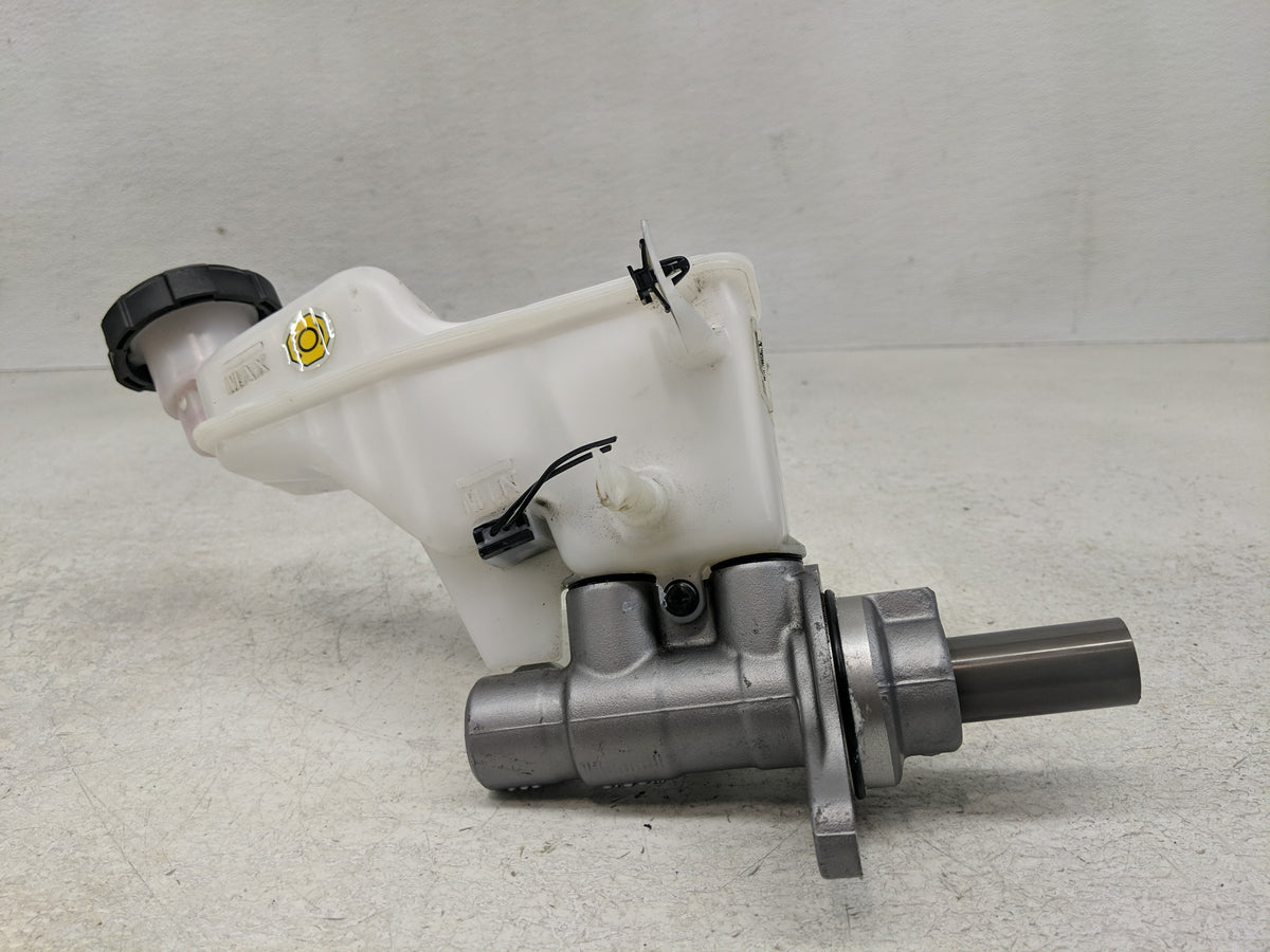 2022-2022 Hyundai Tucson Brake Master Cylinder 1302539 - Oemusedautoparts1.com