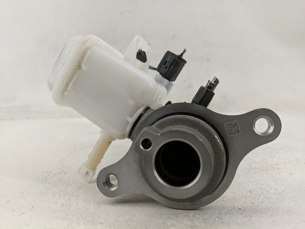 2022-2022 Hyundai Tucson Brake Master Cylinder 1312773 - Oemusedautoparts1.com