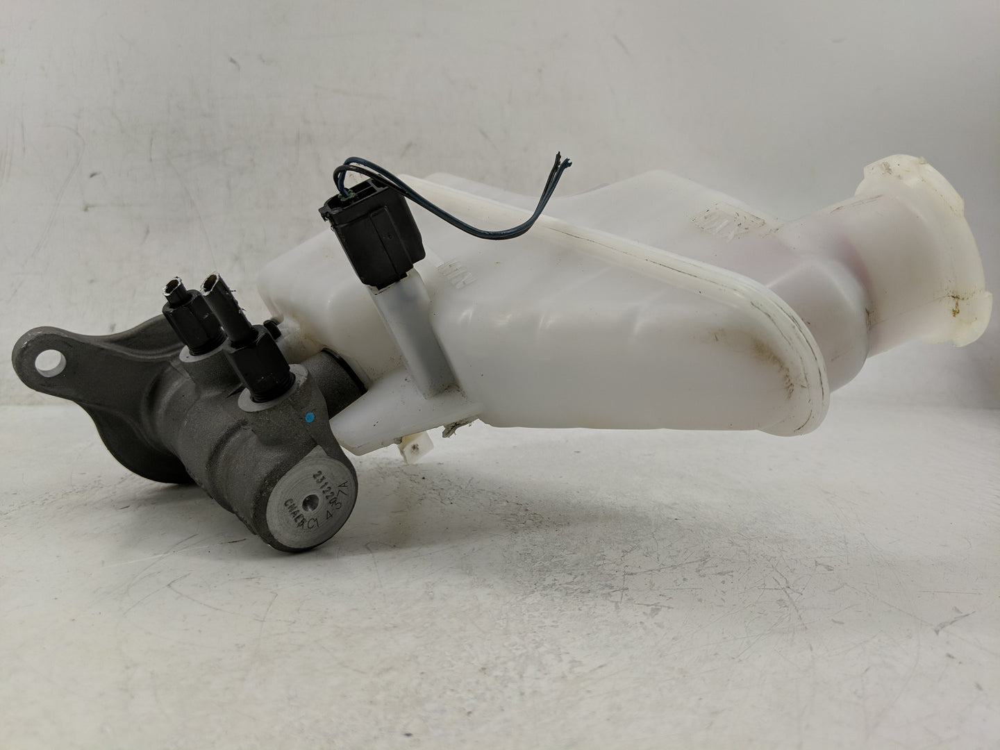 2022-2022 Hyundai Tucson Brake Master Cylinder - Oemusedautoparts1.com