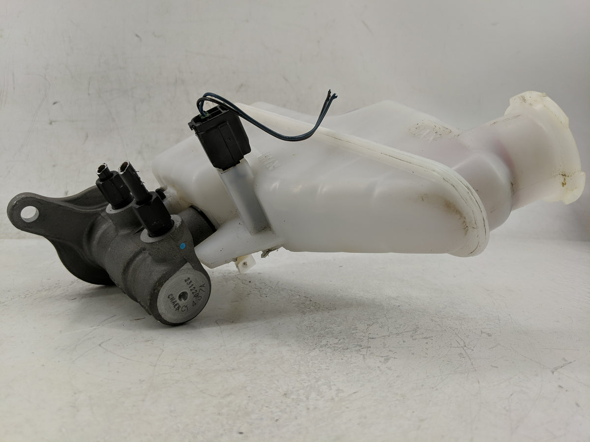 2022-2022 Hyundai Tucson Brake Master Cylinder 1312773 - Oemusedautoparts1.com