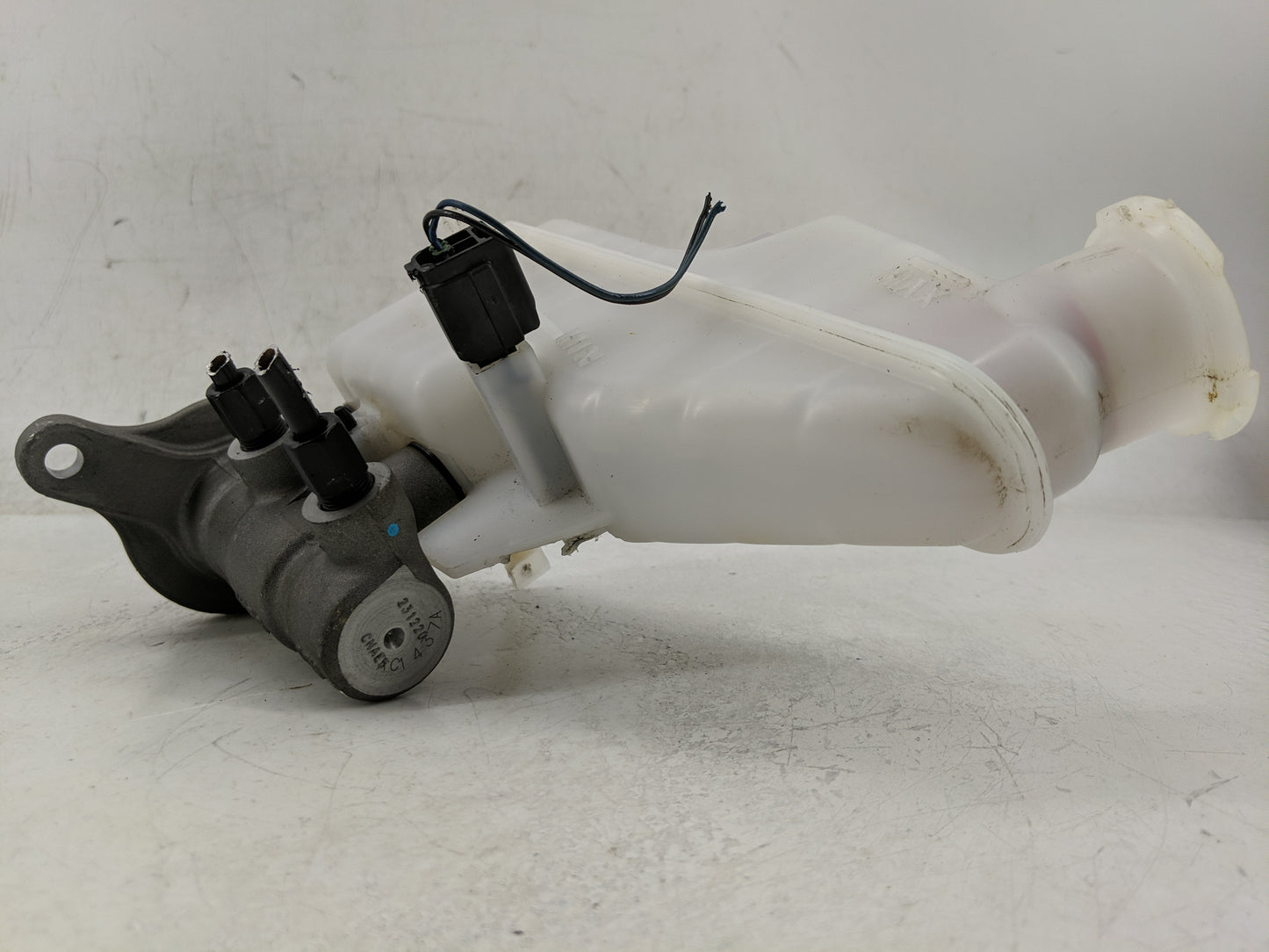 2022-2022 Hyundai Tucson Brake Master Cylinder 1312773 - Oemusedautoparts1.com