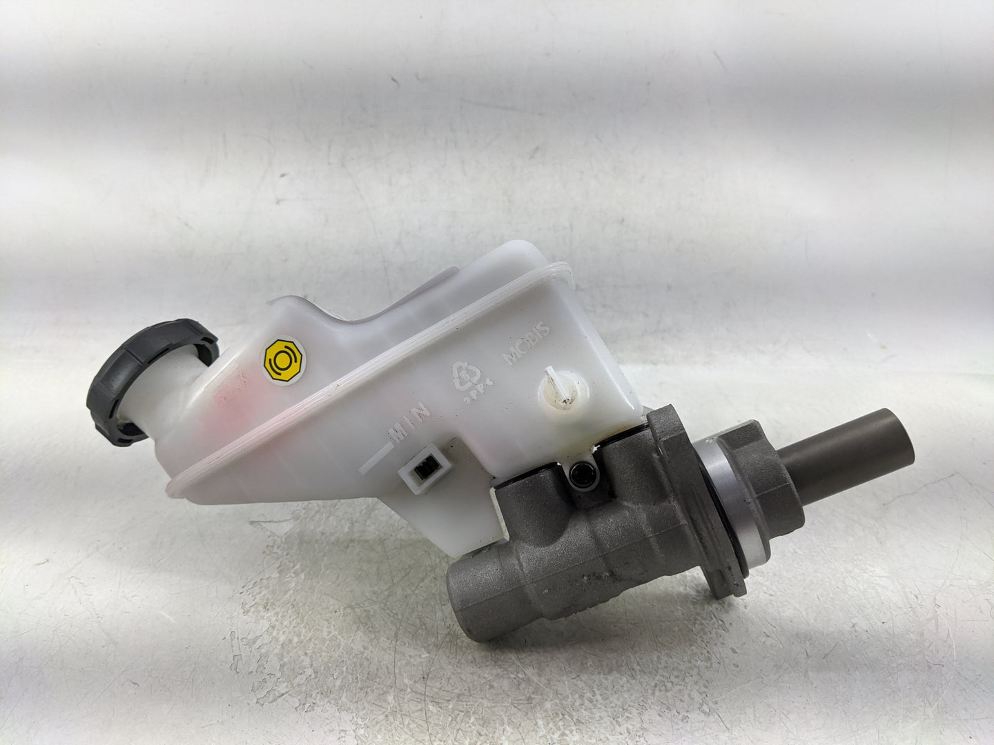 2022-2022 Hyundai Tucson Brake Master Cylinder 1376764 - Oemusedautoparts1.com
