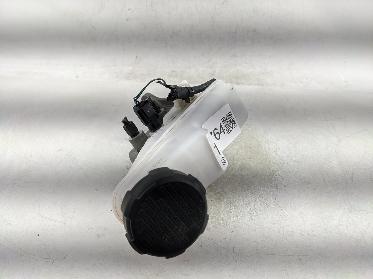 2022-2022 Hyundai Tucson Brake Master Cylinder 1376764 - Oemusedautoparts1.com