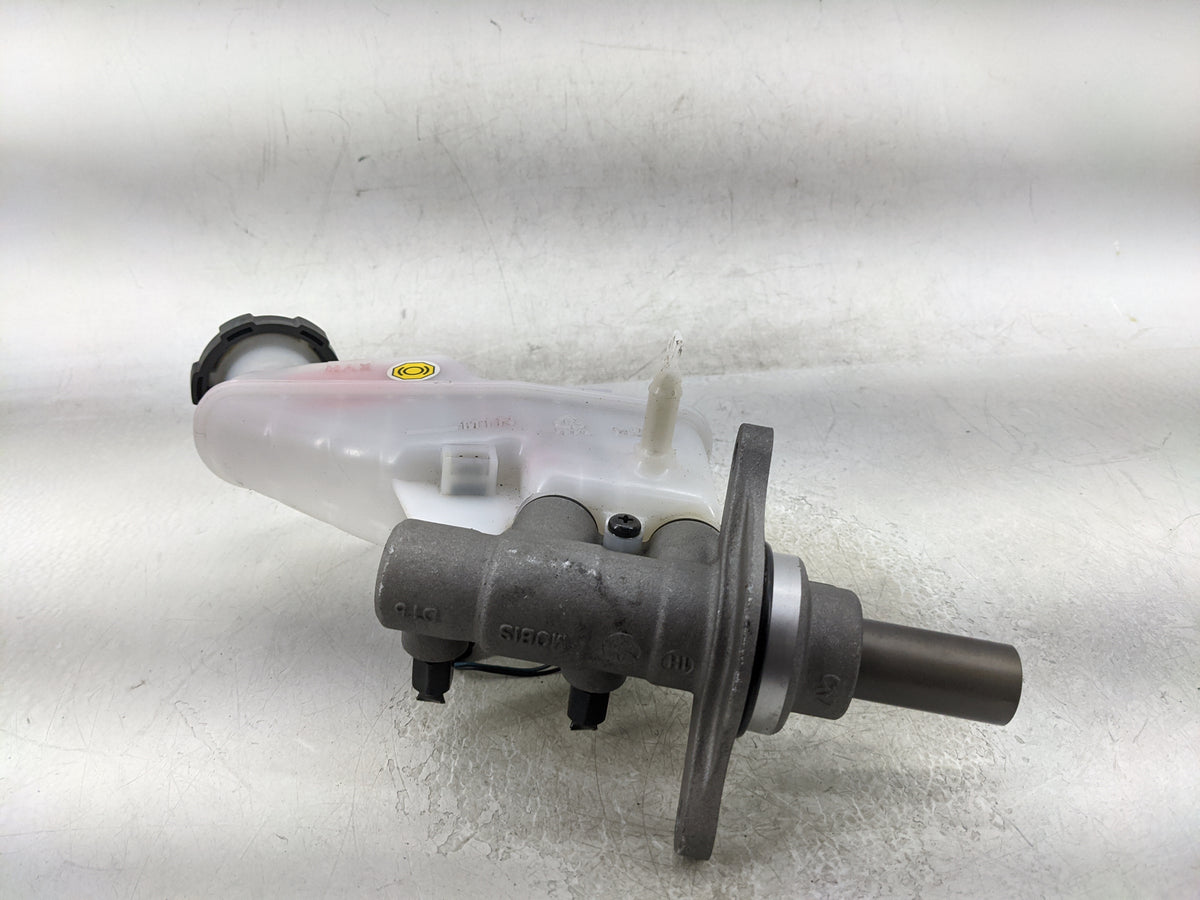 2022-2022 Hyundai Tucson Brake Master Cylinder 1376764 - Oemusedautoparts1.com