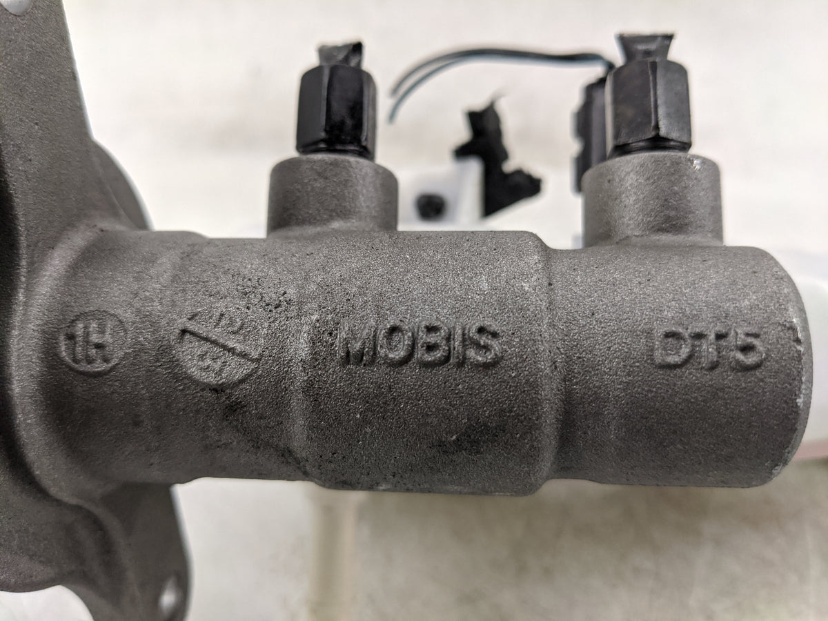 2022-2022 Hyundai Tucson Brake Master Cylinder 1376764 - Oemusedautoparts1.com