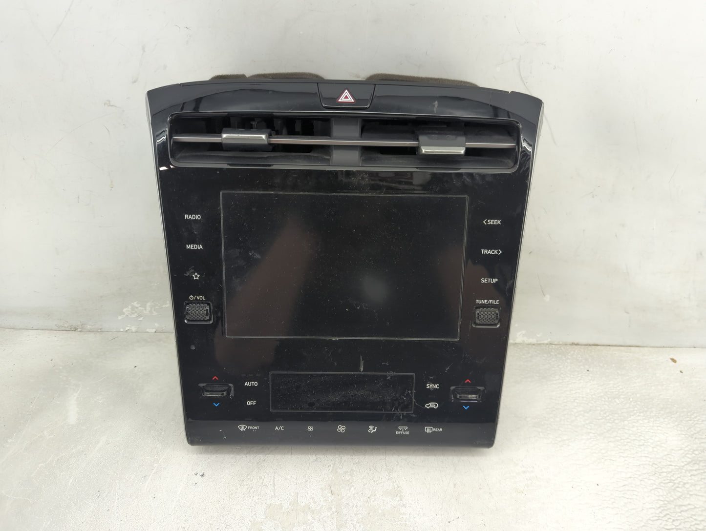 Hyundai Tucson Am Fm Cd Player Radio Receiver - Oemusedautoparts1.com