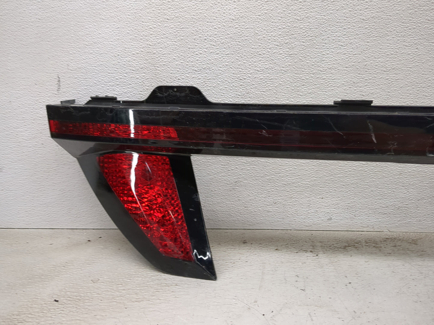 2024 Hyundai Tucson Rear Center Lid Brake Light Tail Light Fits OEM Used Auto Parts - Oemusedautoparts1.com