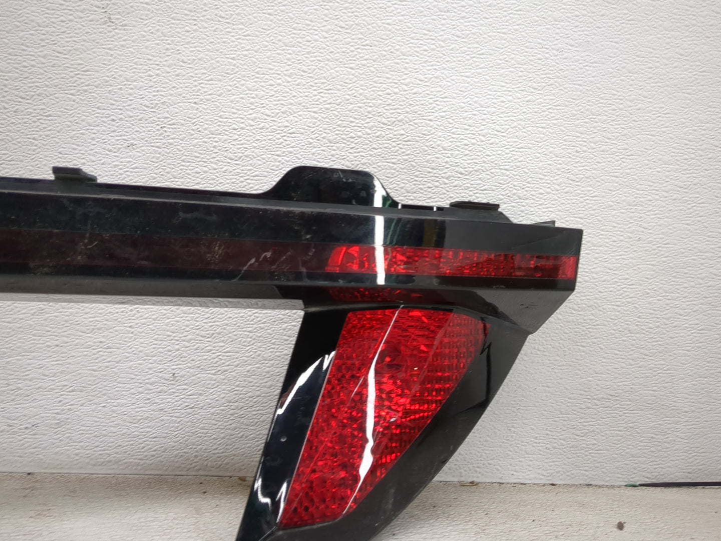 2024 Hyundai Tucson Rear Center Lid Brake Light Tail Light Fits OEM Used Auto Parts - Oemusedautoparts1.com