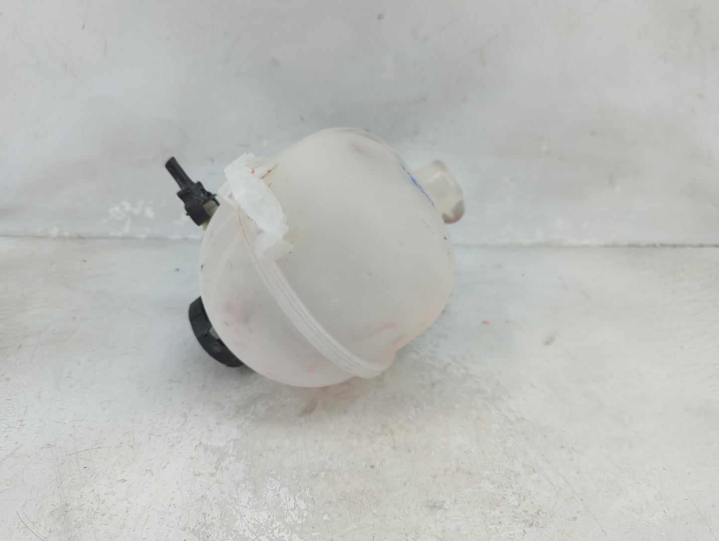 2022-2022 Hyundai Tucson Radiator Coolant Overflow Expansion Tank Bottle 1465832 - Oemusedautoparts1.com
