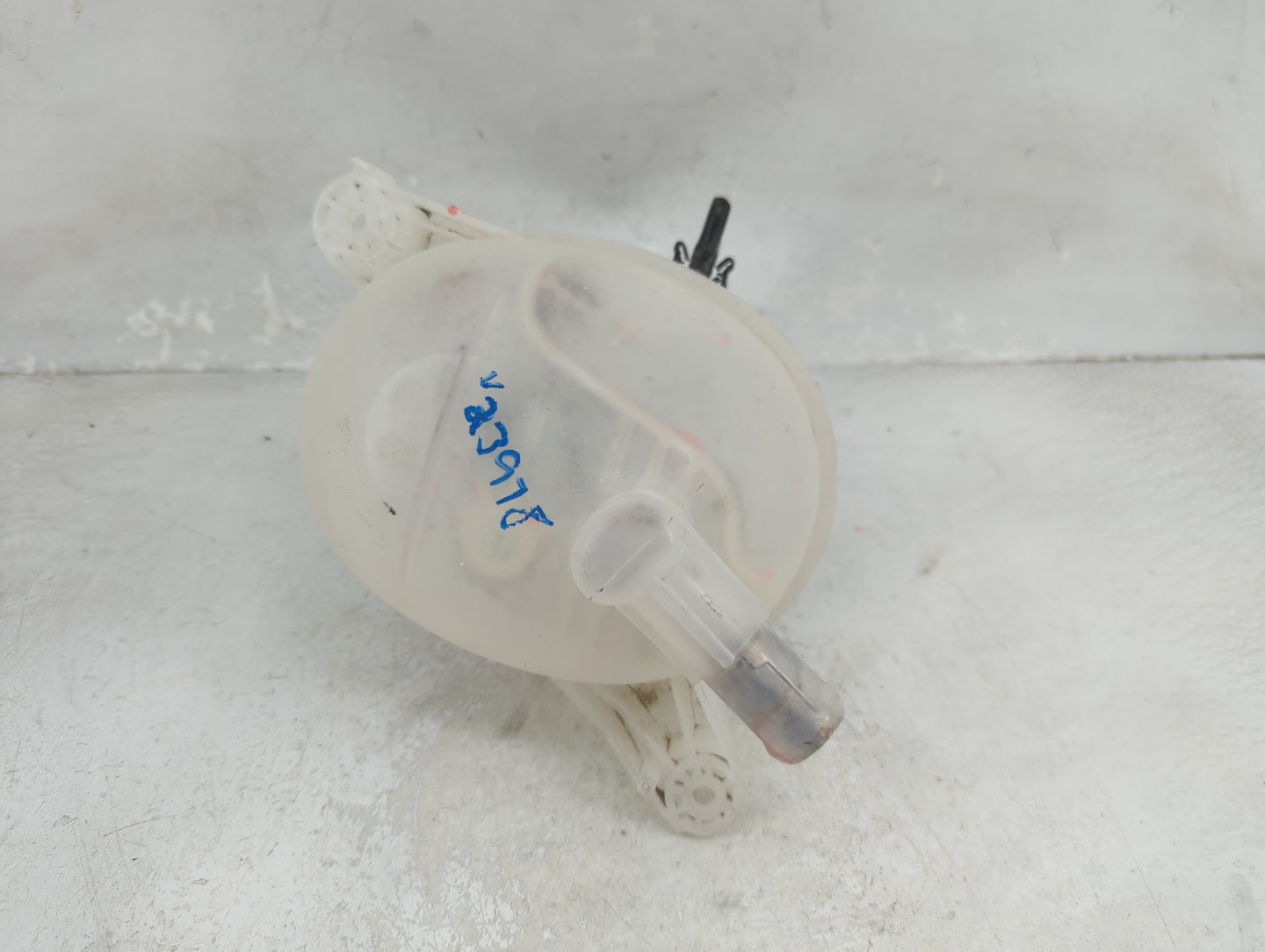 2022-2022 Hyundai Tucson Radiator Coolant Overflow Expansion Tank Bottle 1465832 - Oemusedautoparts1.com