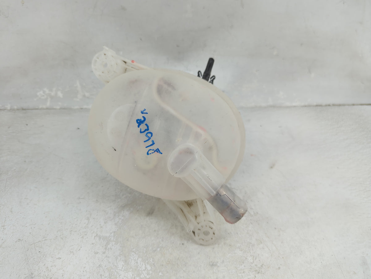 2022-2022 Hyundai Tucson Radiator Coolant Overflow Expansion Tank Bottle 1465832 - Oemusedautoparts1.com