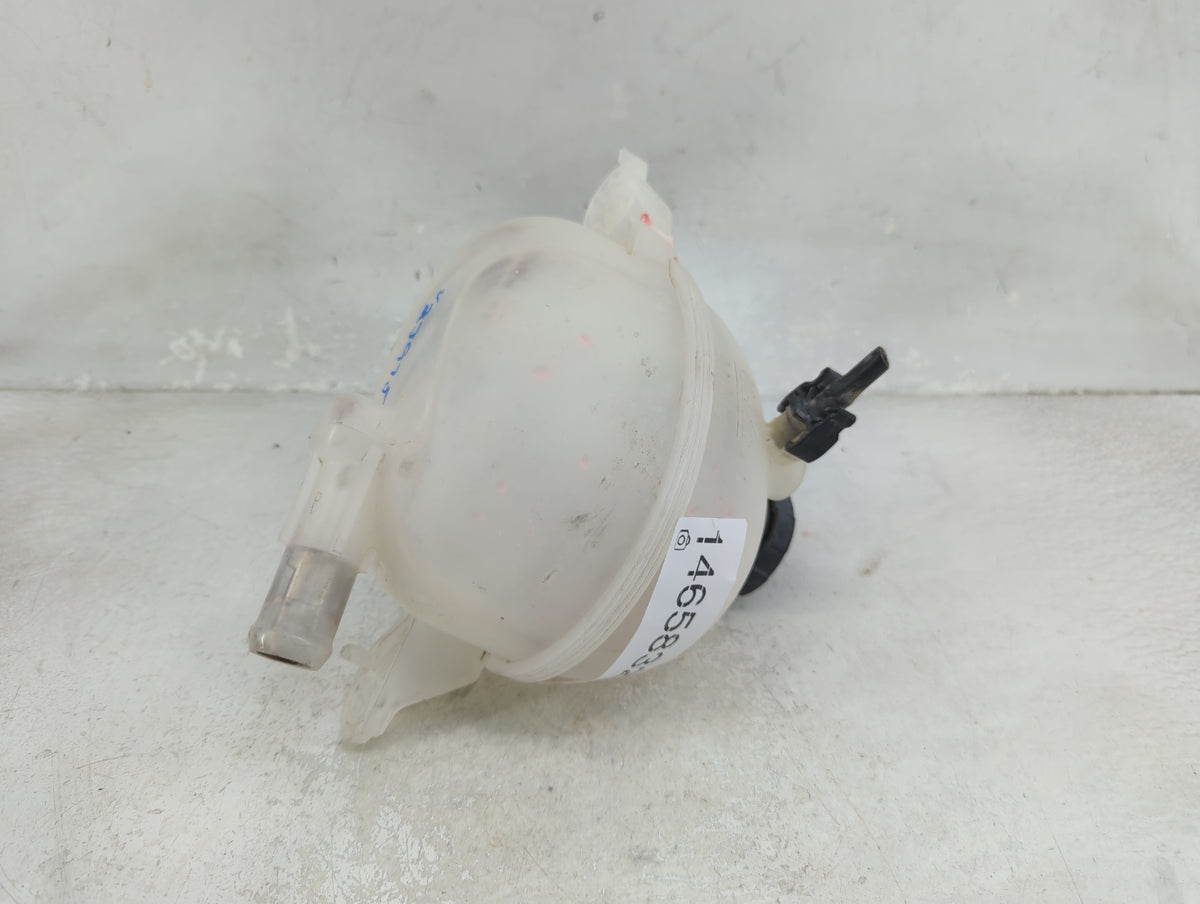 2022-2022 Hyundai Tucson Radiator Coolant Overflow Expansion Tank Bottle 1465832 - Oemusedautoparts1.com