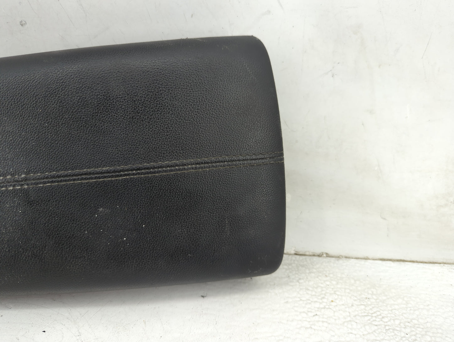 2024 Hyundai Tucson Center Console Armrest Cover Lid P/N:84660-CU000 Fits OEM Used Auto Parts - Oemusedautoparts1.com