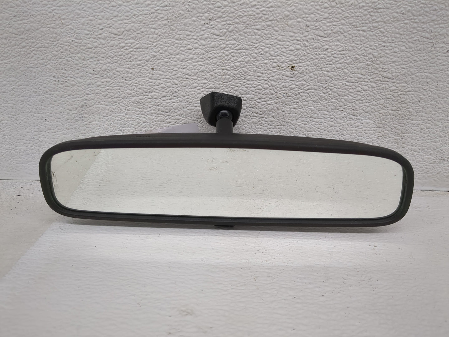 2020 Hyundai Venue Interior Rear View Mirror Replacement OEM P/N:E13049848 Fits OEM Used Auto Parts - Oemusedautoparts1.com