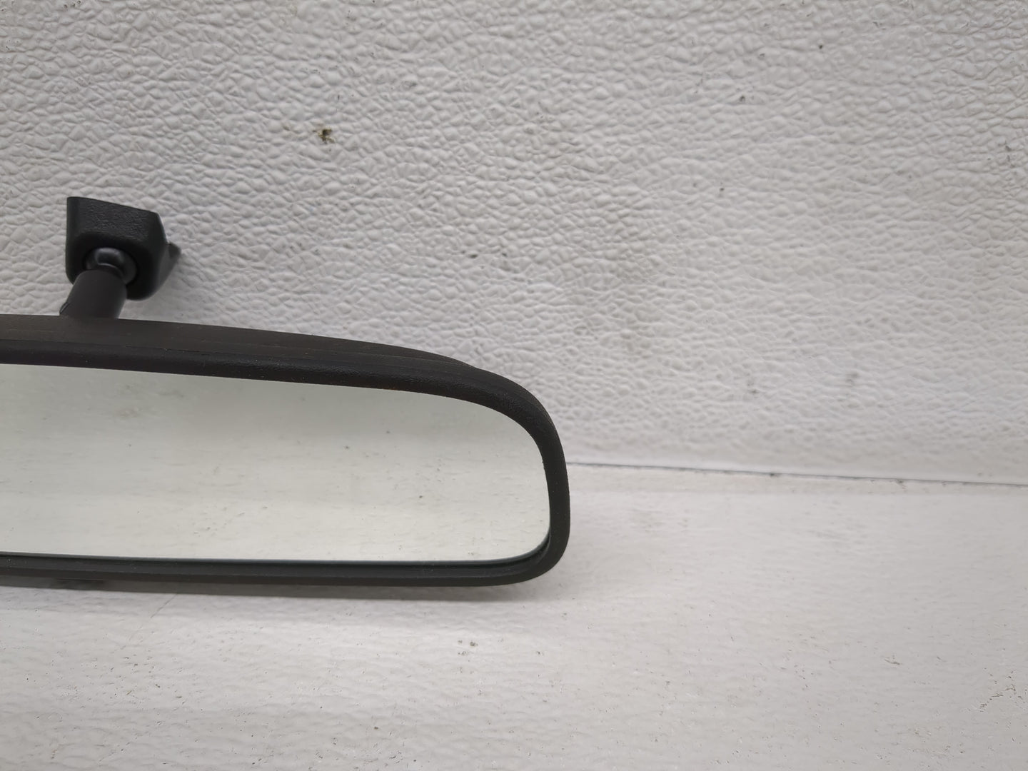 2020 Hyundai Venue Interior Rear View Mirror Replacement OEM P/N:E13049848 Fits OEM Used Auto Parts - Oemusedautoparts1.com