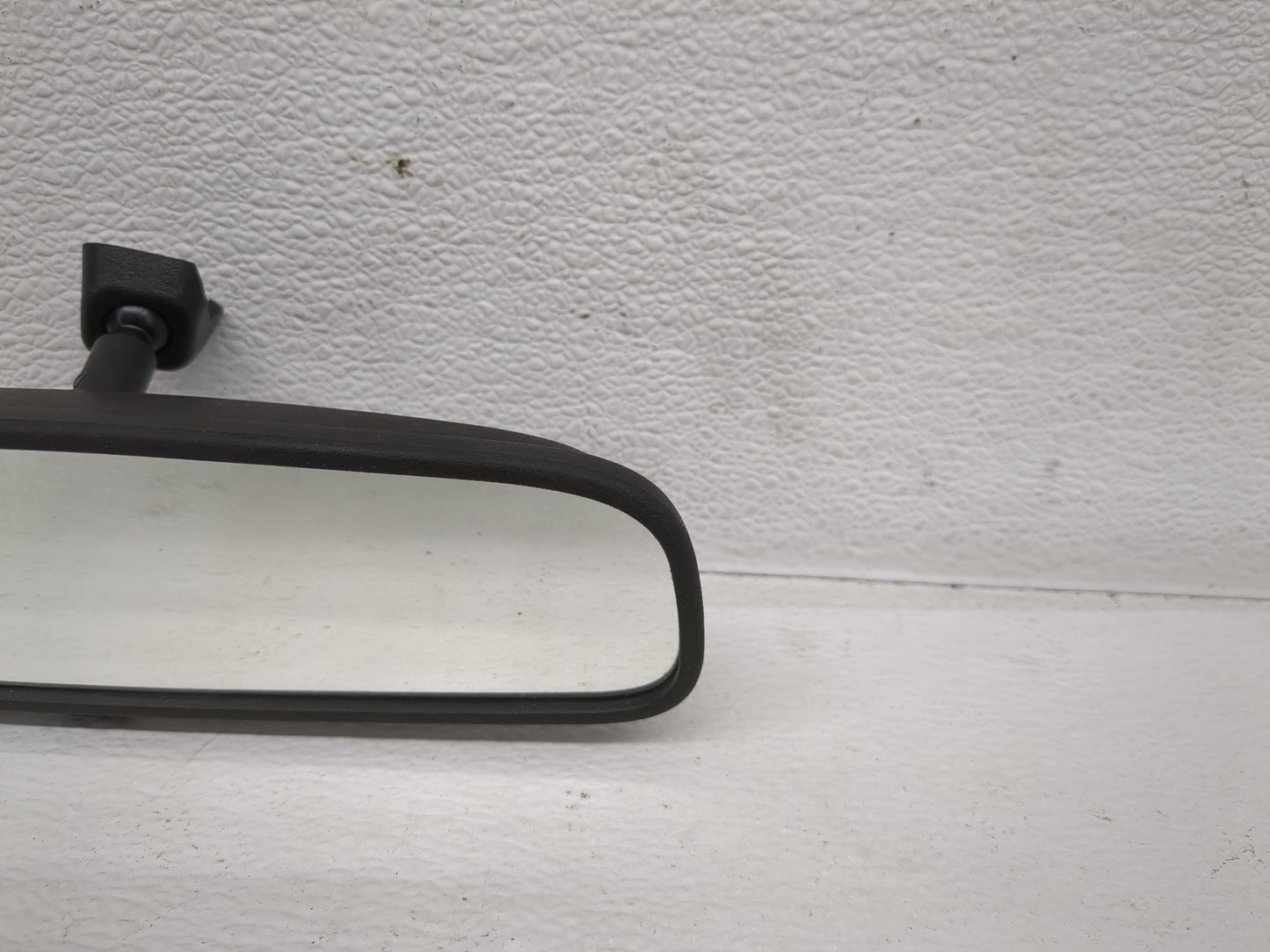 2020 Hyundai Venue Interior Rear View Mirror Replacement OEM P/N:E13049848 Fits OEM Used Auto Parts - Oemusedautoparts1.com