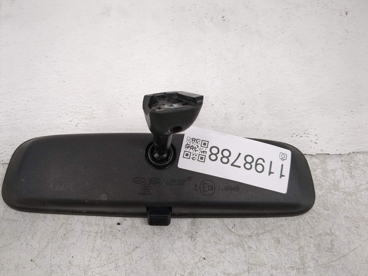 2020 Hyundai Venue Interior Rear View Mirror Replacement OEM P/N:E13049848 Fits OEM Used Auto Parts - Oemusedautoparts1.com