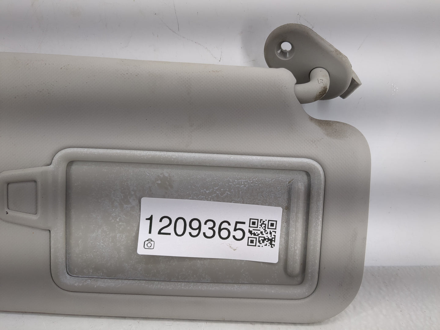 2020 Hyundai Venue Sun Visor Shade Replacement Passenger Right Mirror Fits OEM Used Auto Parts - Oemusedautoparts1.com