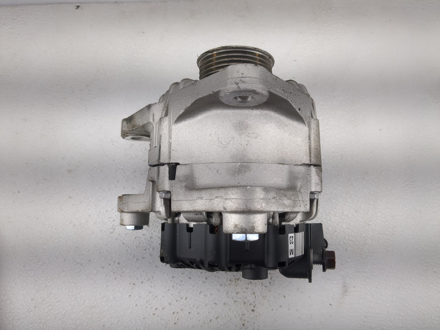 2020 Hyundai Venue Alternator Replacement Generator Charging Assembly Engine OEM P/N:37300-2M317 2715560 Fits OEM Used Auto 