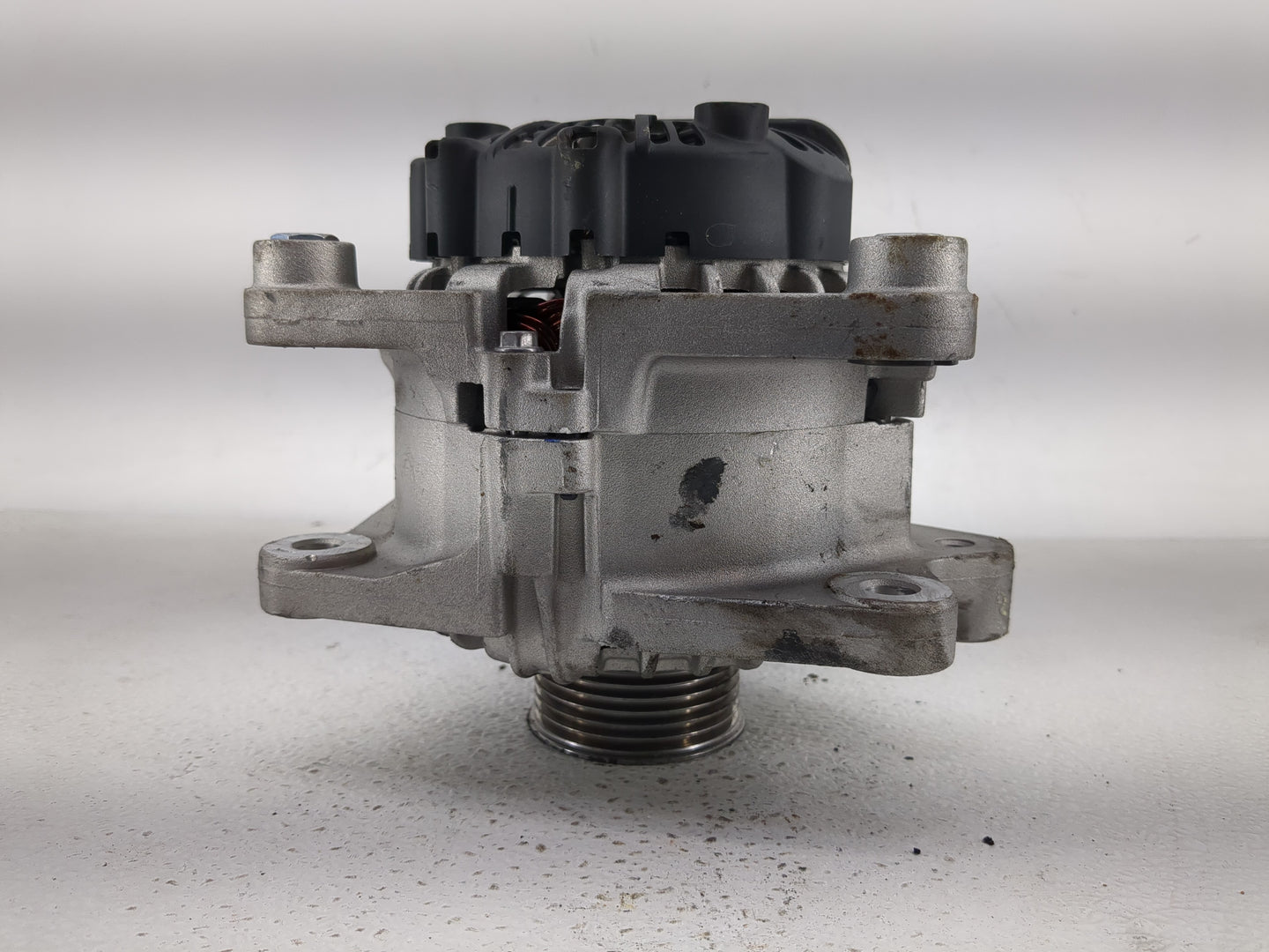 2020 Hyundai Venue Alternator Replacement Generator Charging Assembly Engine OEM P/N:37300-2M317 2715560 Fits OEM Used Auto 