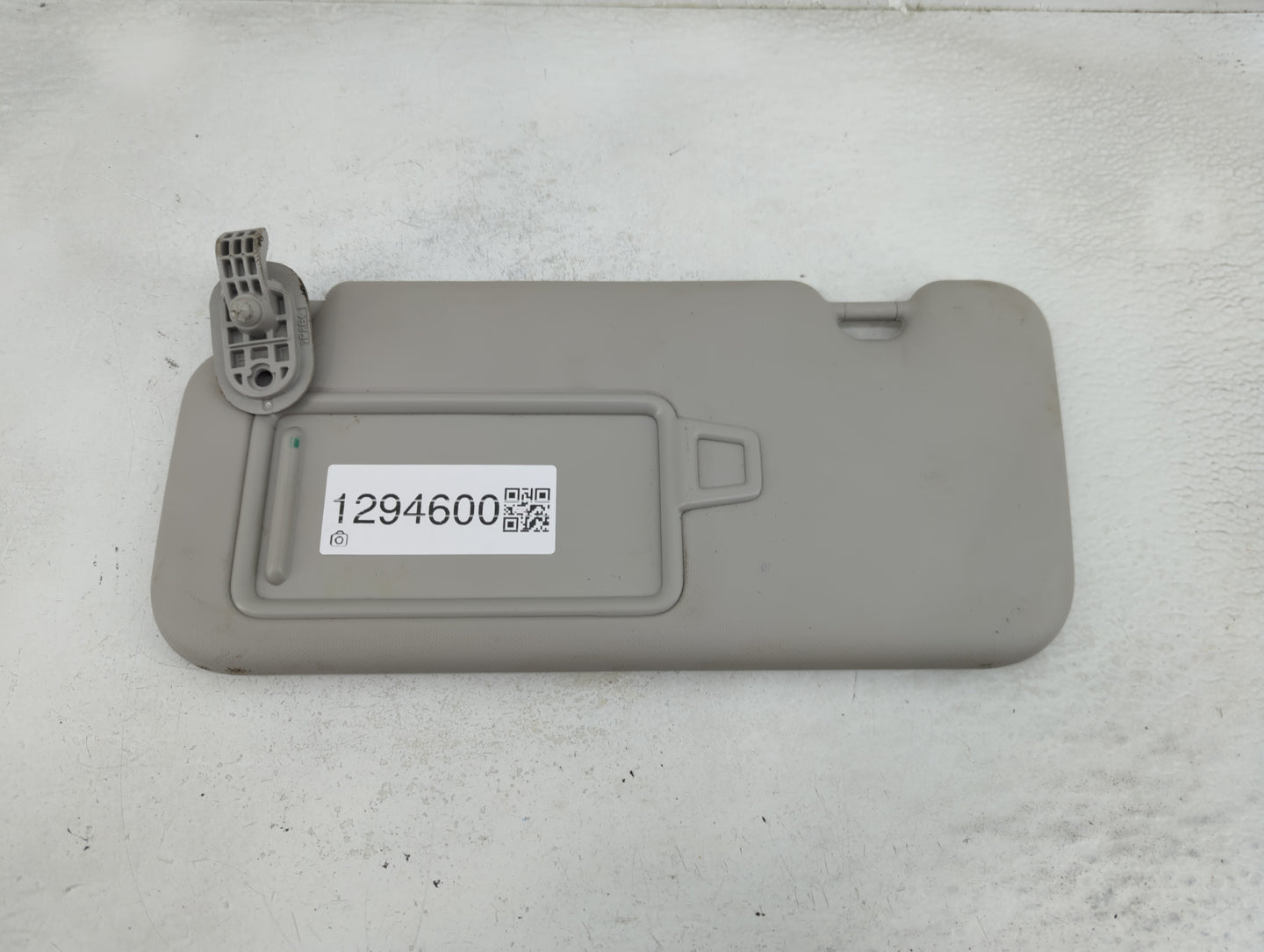 2020 Hyundai Venue Sun Visor Shade Replacement Driver Left Mirror Fits OEM Used Auto Parts - Oemusedautoparts1.com