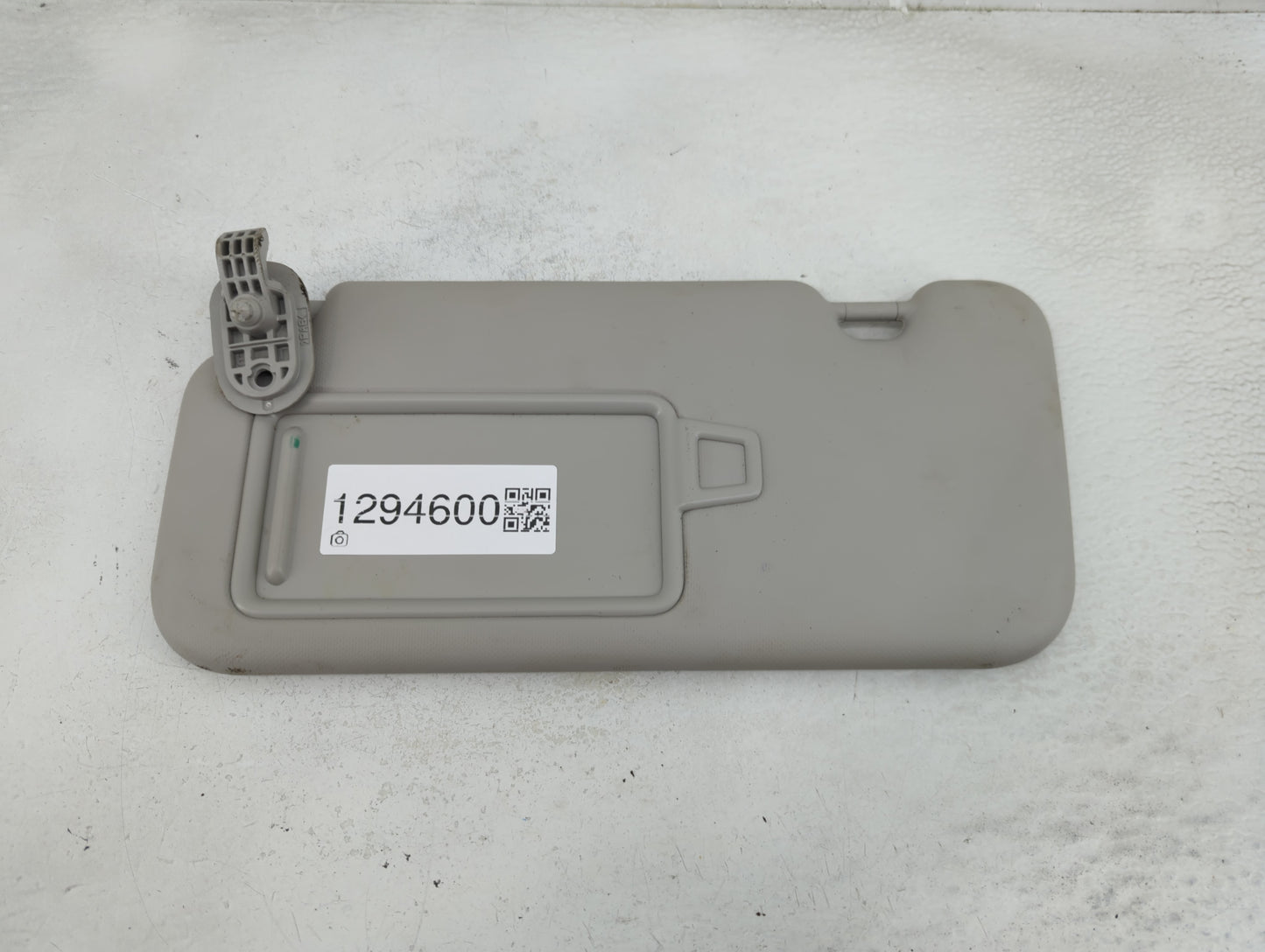 2020 Hyundai Venue Sun Visor Shade Replacement Driver Left Mirror Fits OEM Used Auto Parts - Oemusedautoparts1.com