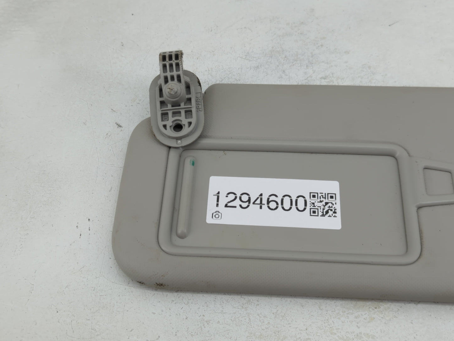 2020 Hyundai Venue Sun Visor Shade Replacement Driver Left Mirror Fits OEM Used Auto Parts - Oemusedautoparts1.com