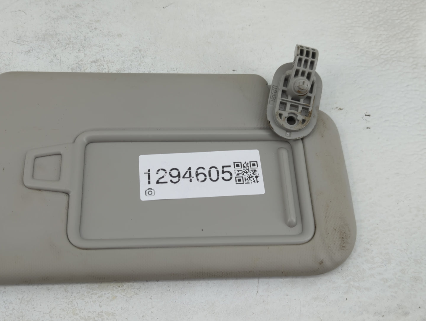 2020 Hyundai Venue Sun Visor Shade Replacement Passenger Right Mirror Fits OEM Used Auto Parts - Oemusedautoparts1.com