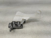 2020-2020 Hyundai Venue Brake Master Cylinder 1302437 - Oemusedautoparts1.com