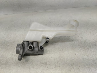 compare product 2020-2020 Hyundai Venue Brake Master Cylinder 1302437
