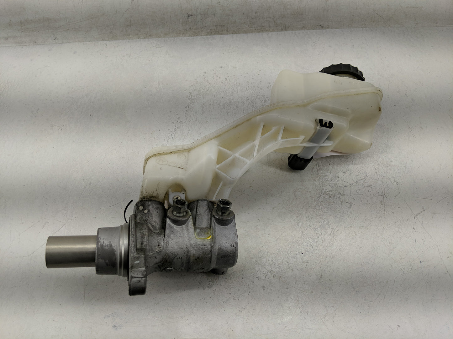 2019-2020 Infiniti Qx50 Brake Master Cylinder - Oemusedautoparts1.com