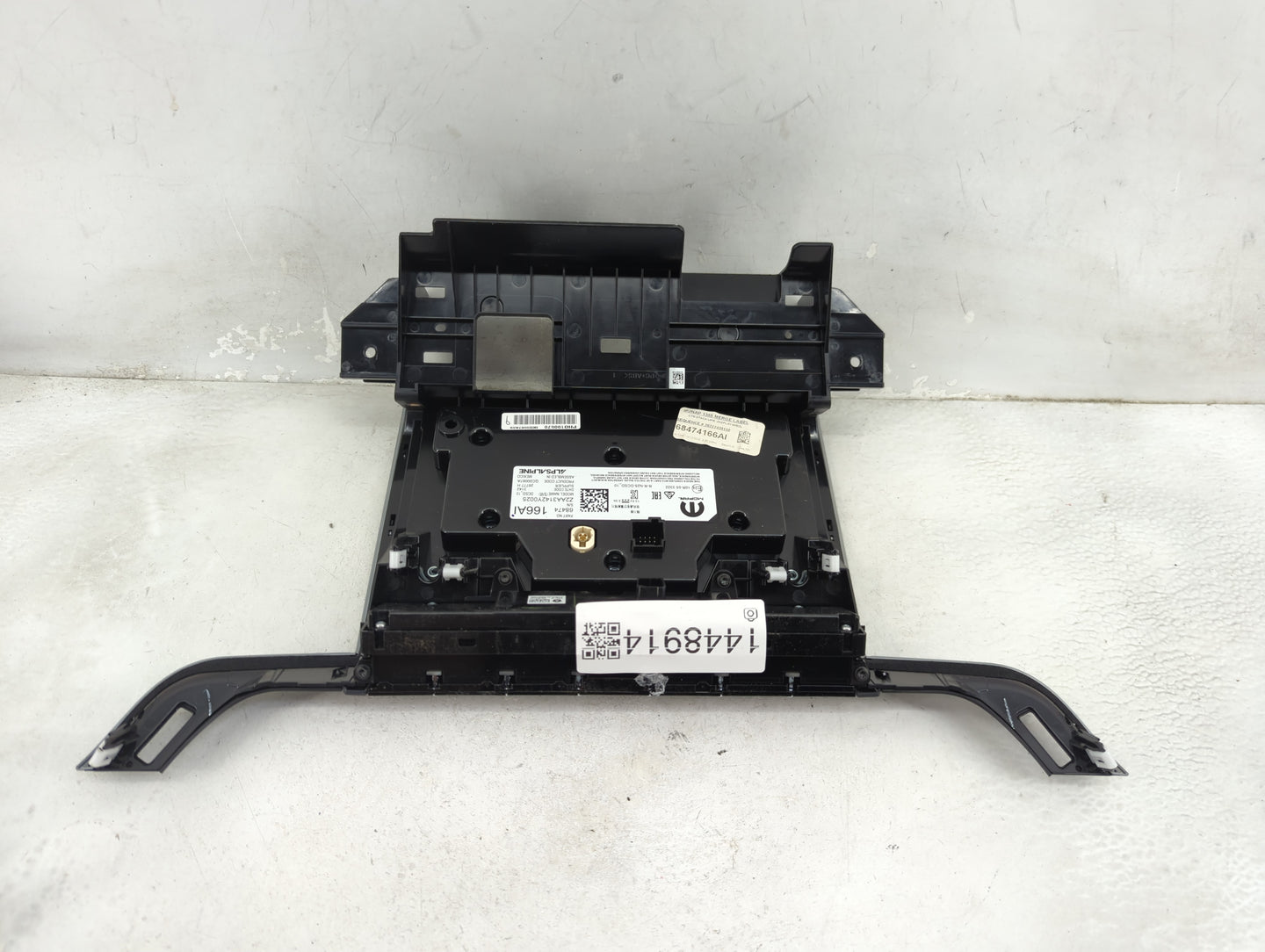 2024 Jeep Cherokee Radio AM FM Cd Player Receiver Replacement P/N:68474166AI Fits OEM Used Auto Parts - Oemusedautoparts1.co