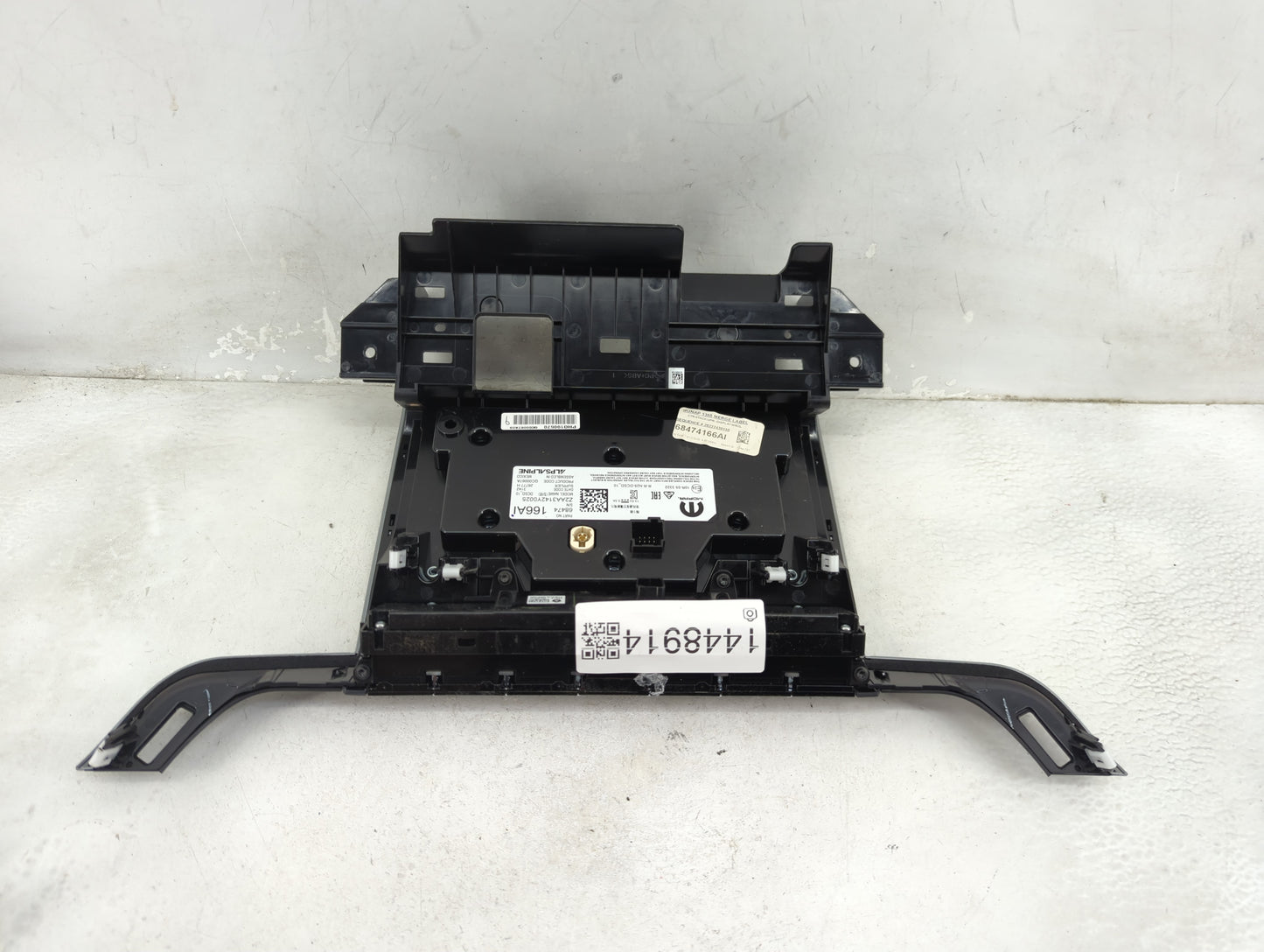 2024 Jeep Cherokee Radio AM FM Cd Player Receiver Replacement P/N:68474166AI Fits OEM Used Auto Parts - Oemusedautoparts1.co
